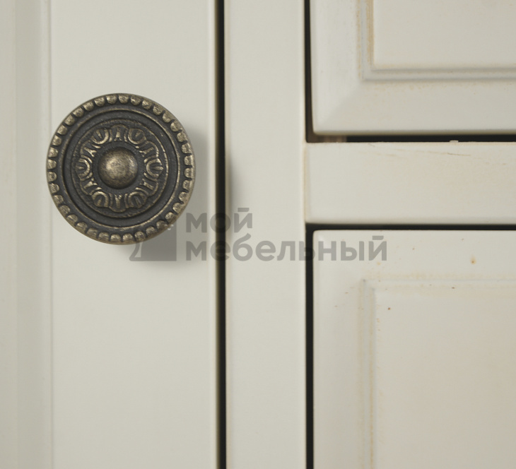 Бежевый комод 