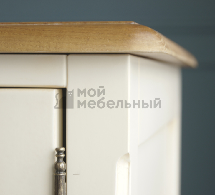 Бежевый комод 