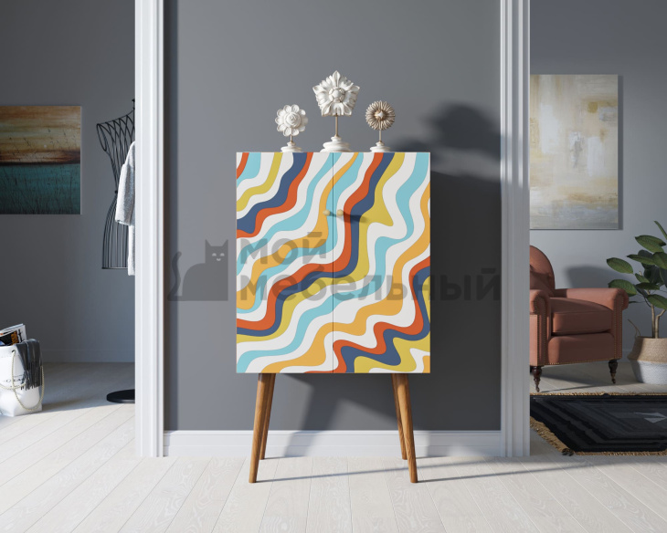 Комод на высоких ножках 