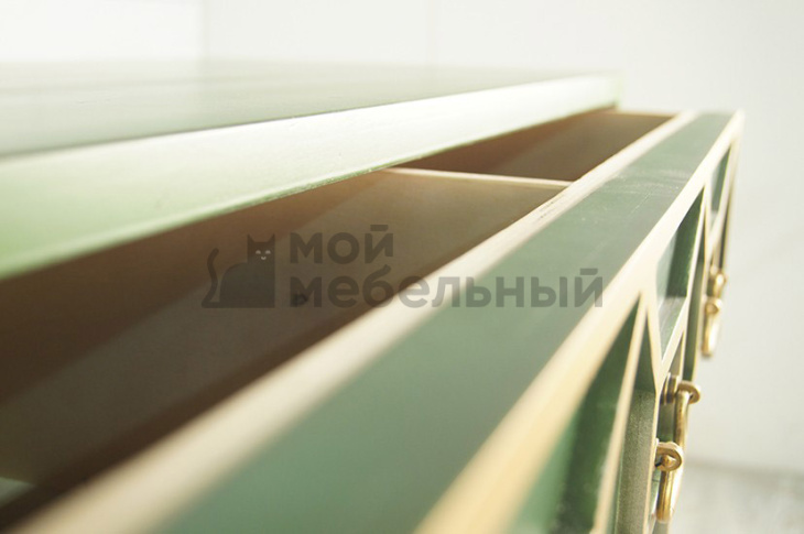 Зеленый комод 