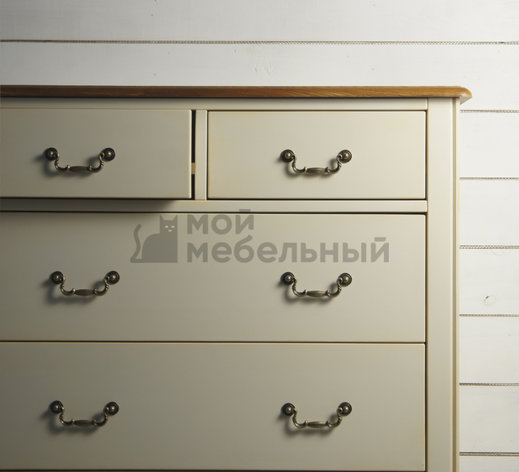 Бежевый комод 