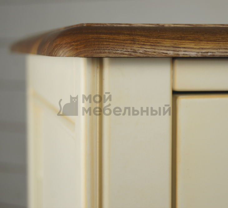 Бежевый комод 