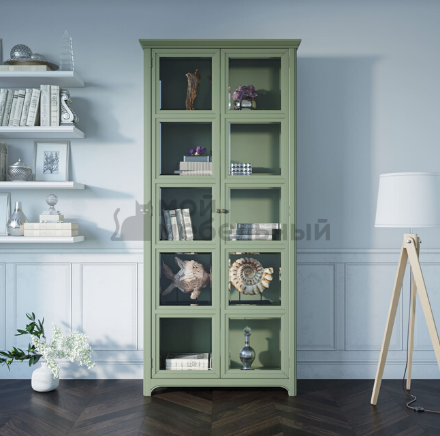 Шкаф со стеклянными дверками 