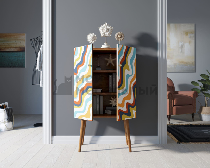 Комод на высоких ножках 